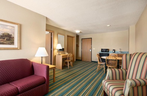 New Richmond Hotel | Coratel Inn & Suites New Richmond - Comfort 1 King Bed Non-Smoking