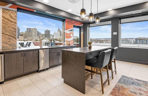 Riverview Apartment | Cordelle 320 · Skyline View 1 Bed - Pool, Gym, Arcade