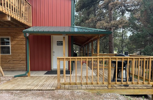 Moorcroft House | Corey's Gittaway 2….2 queen beds sleeps 4 people!