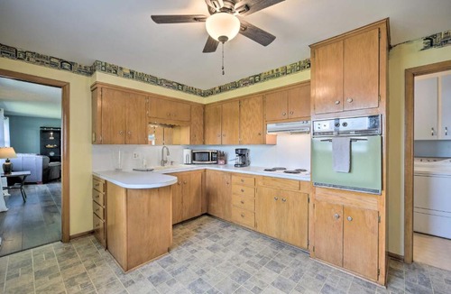 Lindstrom House | Cottage with Deck Situated on South Center Lake