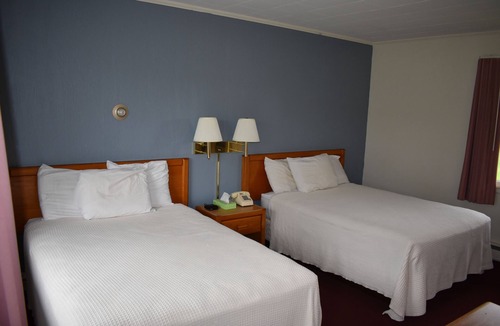 Thendara Hotel | Country Club Motel