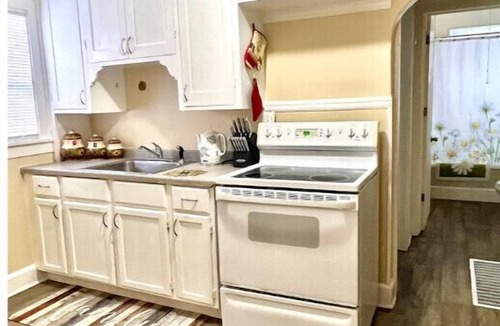 Summit - University House | Country Comfort near City Conveniences