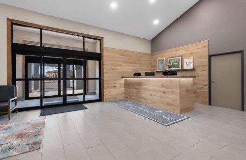 Coon Rapids Hotel | Country Inn & Suites by Radisson, Near The National Sports Center, Coon Rapids, MN