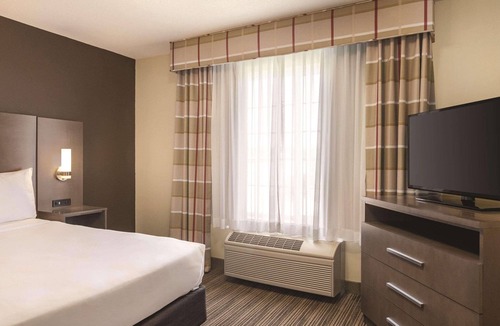 Albert Lea Hotel | Country Inn & Suites by Radisson, Albert Lea - Austin
