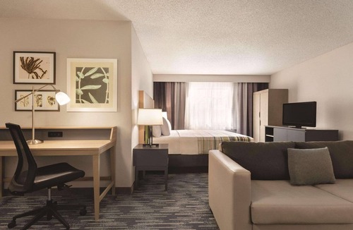 Northfield Hotel | Country Inn & Suites by Radisson, Northfield, MN