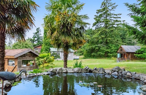 Deer Harbor House | Couples retreat close to the marina & park