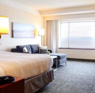 Burlington Hotel | Courtyard Burlington Harbor