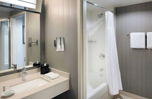 Streeterville Hotel | Courtyard by Marriott Chicago Magnificent Mile