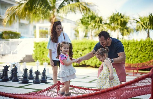 Marathon Hotel | Courtyard by Marriott Faro Blanco Resort