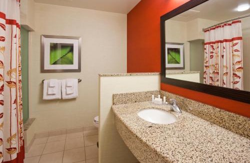 Maple Grove Hotel | Courtyard Minneapolis Maple Grove Arbor Lakes