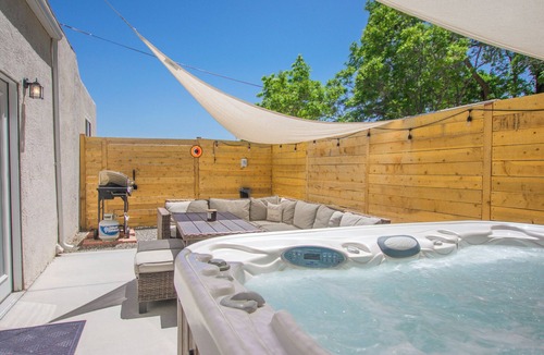 Westside House | Cowboy Den+Hot Tub+Game Room+Pet Friendly+No Pet Fee!