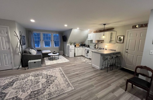 Biddeford Pool Apartment | Cozy 1-bdrm studio in beautiful Biddeford- Biddeford Pool. Minutes to beaches.