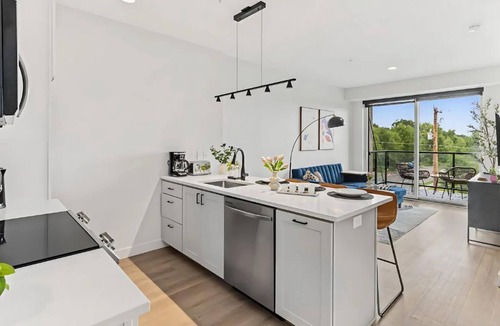 Kingfield Apartment | Cozy 1 Bedroom, 1 Bath Getaway with Balcony in Kingfield