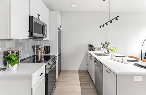 Kingfield Apartment | Cozy 1 Bedroom, 1 Bath Getaway with Balcony in Kingfield