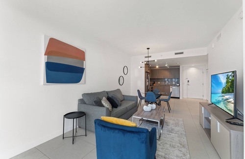 Doral Condo | Cozy 1-bedroom condo with WiFi, fitness room in enchanting Downtown Doral