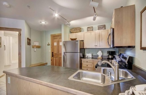 Keystone Condo | Cozy 1BR River Run condo - walk to slopes, pool, hot tub & more!