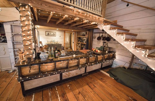 South Londonderry Cabin | Cozy 2-bedroom cabin in enjoyable Londonderry with AC with hot tub and sauna