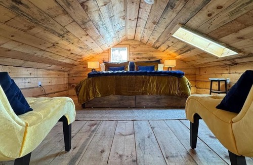 Catskill Cabin | Cozy 2-bedroom cabin in tranquil Catskill with WiFi, AC