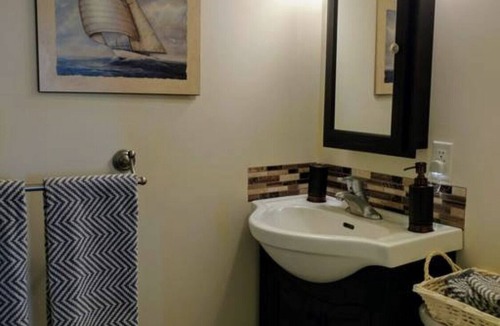 South End Apartment | Cozy- 2-Bedroom clean and Quiet- Maple St. Walk anywhere