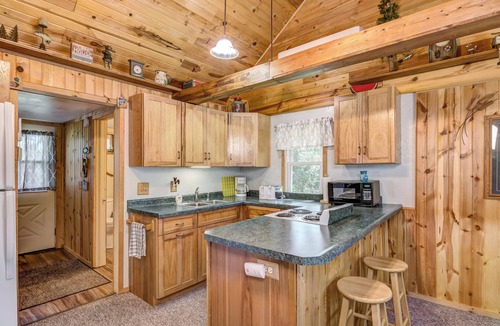 Holcombe Cottage | Cozy 2-Bedroom Lake Holcombe Cottage