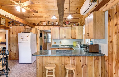 Holcombe Cottage | Cozy 2-Bedroom Lake Holcombe Cottage