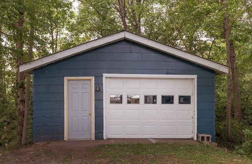 Garrison Cabin | Cozy 2-bedroom lakeside cabin with game room near Casino-Pet Friendly