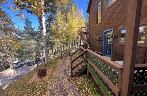 Angel Fire Cabin | Cozy 3-Bedroom Cabin W/Fitness Room, Just 2 Blocks from Angel Fire Ski Lifts!