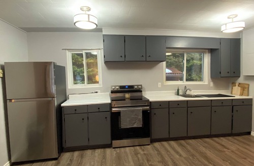 Point Clark Cottage | Cozy 3 Bedroom Cottage in Beautiful Point Clark