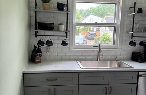 Nokomis House | Cozy 3 bedroom home near airport/Mall of America/Lake. Quiet neighborhood.