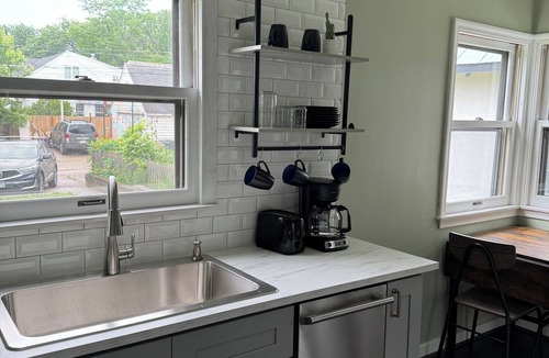 Nokomis House | Cozy 3 bedroom home near airport/Mall of America/Lake. Quiet neighborhood.