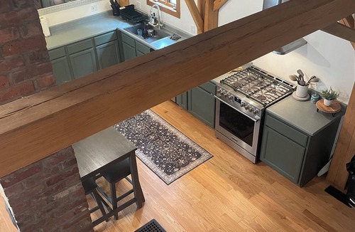 Fairfax House | Cozy 3-bedroom post and beam house in charming Fairfax