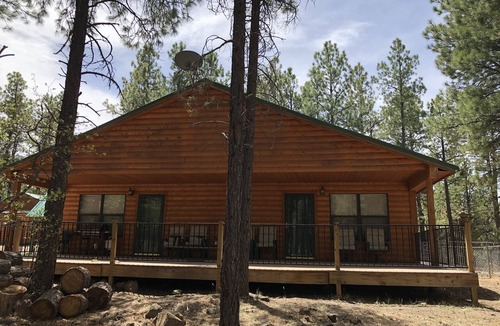 Los Ojos Cabin | Cozy 3 Bedroom Cabin