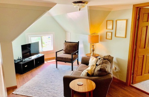 Downtown Minneapolis Apartment | Cozy 3rd Floor Apartment Near Downtown [5-6]nn