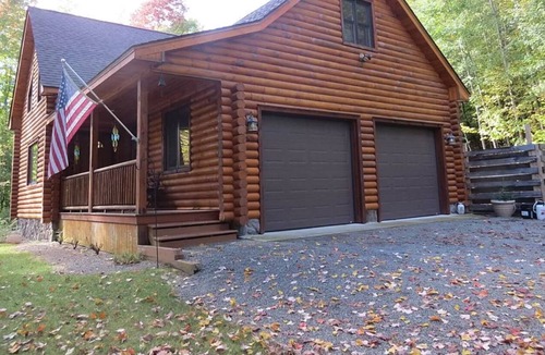 Jay Cabin | Cozy 4 Bedroom Adirondack Log Cabin