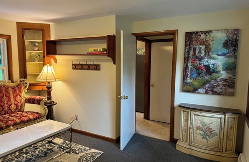 Amherst Center House | Cozy 4-bedroom house with AC and WiFi in charming Amherst
