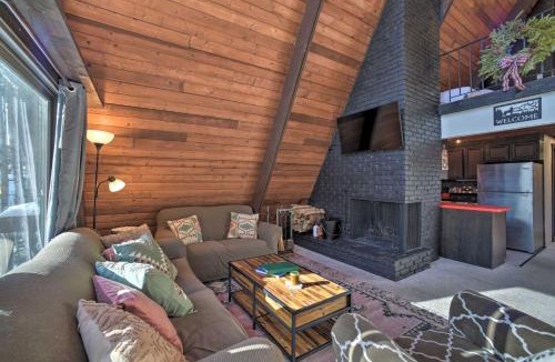 Wilmington House | Cozy A-Frame Cabin with Pool Table 8 Mi to Mt Snow!