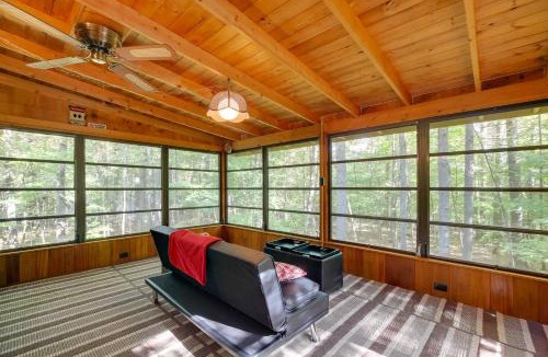 Jay House | Cozy Adirondacks Cabin Walk to Lake Eaton!