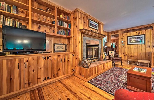 Schroon Lake House | Cozy ADK Cabin with Porch Walk to Schroon Lake!
