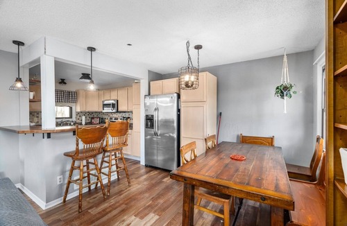 Lakeland House | Cozy and Private 2-bedroom townhome in Lakeland - peaceful nature backdrop!