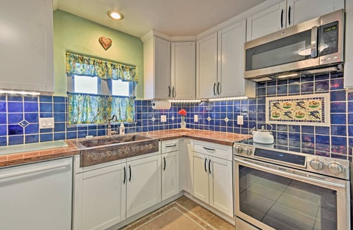 El Prado House | Cozy 'Blue Adobe' w/Steam Room 2 Mi. from Taos!