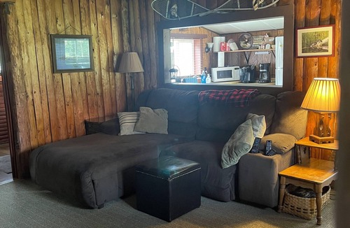 Winter Cabin | Cozy cabin on Island Lake