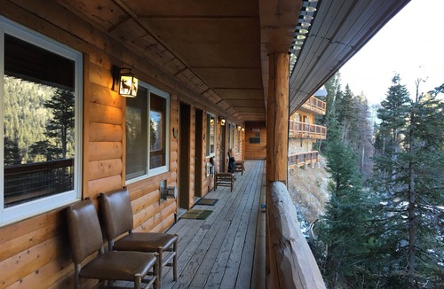 Taos Ski Valley Condo | Cozy Cabin on the Slopes