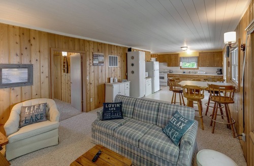 Vineland House | Cozy Cabin With Beach, Dock, Close to Lake Access & the Casino