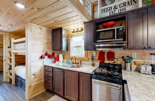 Valdez Cabin | Cozy cabin with incredible mountain & mesa views, WIFI, privacy & seclusion