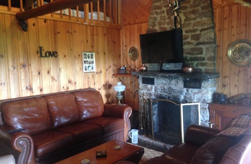 Champlain Cabin | Cozy cabin with panoramic lake views, quiet area, perfect for the family!