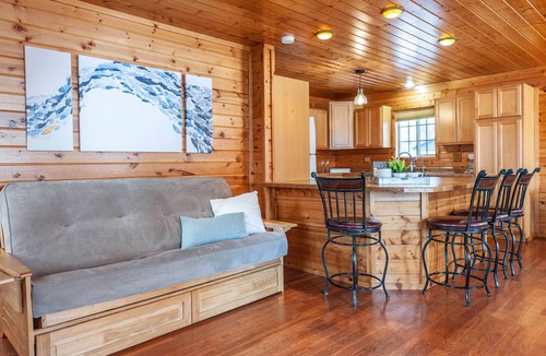Annandale Cabin | Cozy Clean Waterfront Cabin on Sugar Lake - Ice Fishing, Ski/Snowboard Nearby