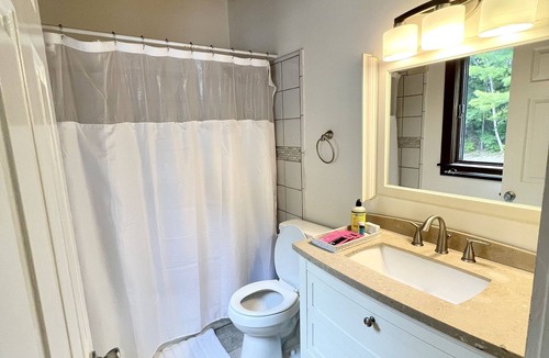Bennington Condo | COZY CONDO ACROSS THE STREET FROM CROTCHED MOUTIAN SKI&RIDE
