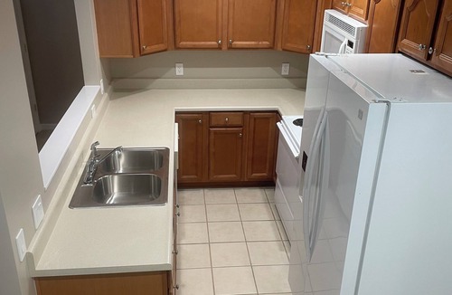 Auburn House | Cozy “Cord” 2-bedroom, 1 bath home with central AC in Auburn