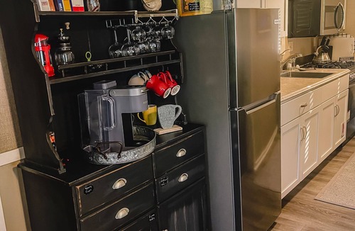 Bay City Cottage | COZY COTTAGE - BREAKFAST (continental) KAYAKS, BIKES COMPLIMENTARY