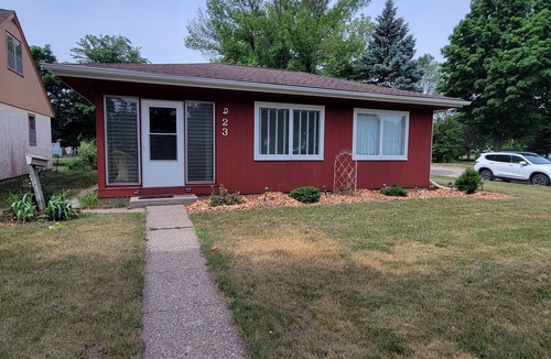 Lake City House | Cozy cottage great for friends, family or couples getaways!